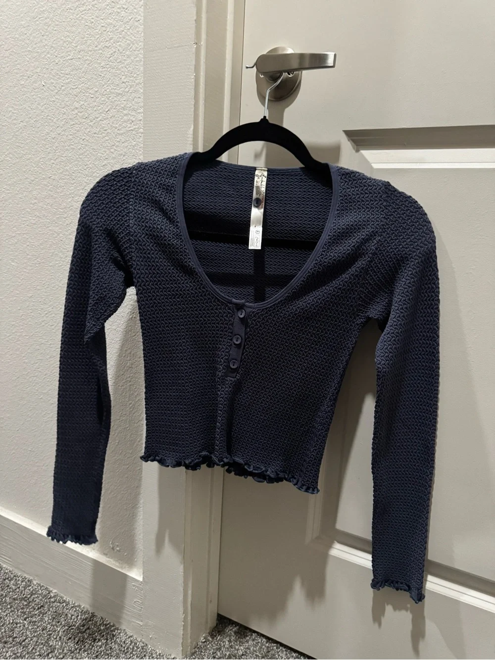 Free People Women's Navy Long-Sleeve Ribbed Crop Top